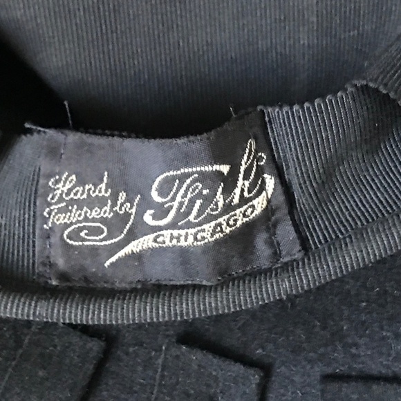 RARE 1930s' BLACK FELT TILT HAT WITH 2 LACQUERED "BIRDS", STRAP & LARGE. VEIL - Picture 15 of 16
